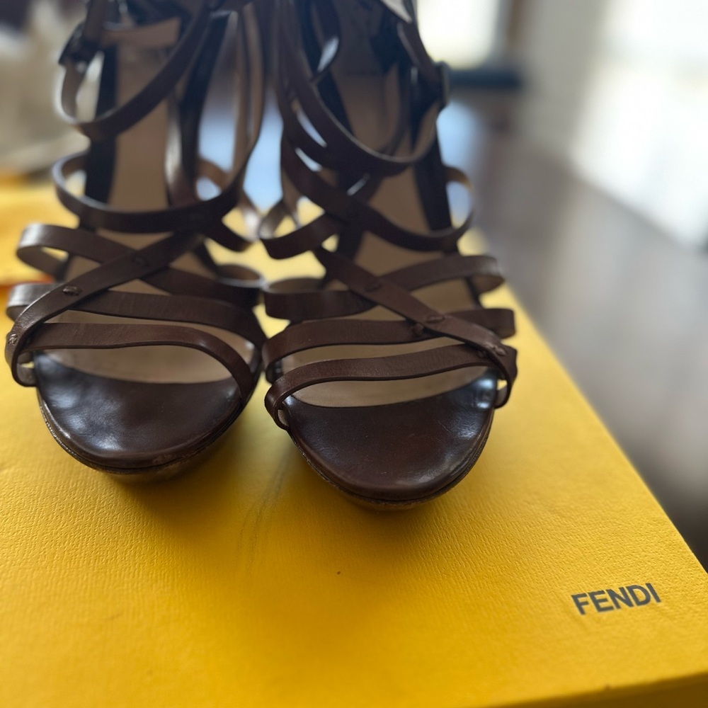 💯 Authentic Fendi brown leather heels!!! 🔥🔥🔥 - Picture 10 of 10